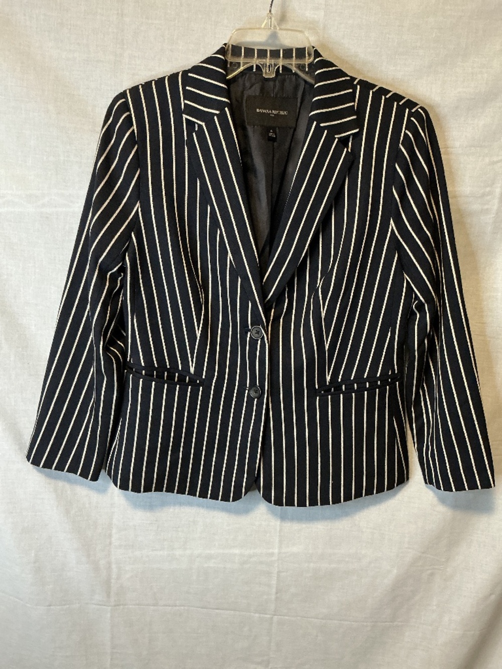 Banana Republic Cropped Blazer Woman’s Size 6 Navy Blue White Very Warm Striped
